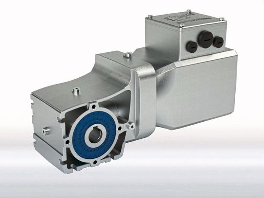 Der IE5+ Motor von Nord bietet eine hohe Leistungsdichte und soll das Logidrive-Konzept für die Intralogistik auf eine neue Stufe hinsichtlich Variantenreduzierung und Energieeffizienz heben und zusätzlich besondere Vorteile für den Lebensmittelsektor haben. Der IE5+ Motor von Nord bietet eine hohe Leistungsdichte und soll das Logidrive-Konzept für die Intralogistik auf eine neue Stufe hinsichtlich Variantenreduzierung und Energieeffizienz heben und zusätzlich besondere Vorteile für den Lebensmittelsektor haben.