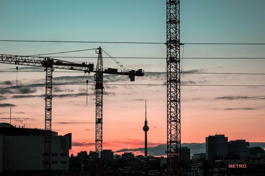 Die Herausforderungen der Digitalisierung für das Baugewerbe gilt es, durch gezielte Optimierungen im Vertrieb und Preismanagement zu meistern. Die Herausforderungen der Digitalisierung für das Baugewerbe gilt es, durch gezielte Optimierungen im Vertrieb und Preismanagement zu meistern.