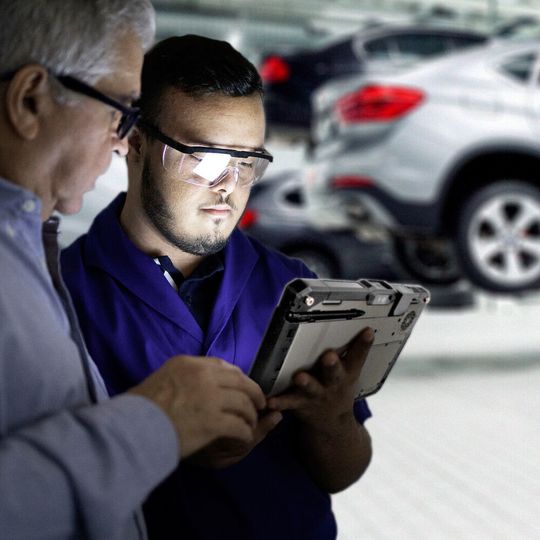 Immer mehr robuste Getac-Computer werden insbesondere in der Automobilindustrie eingesetzt – zuletzt weltweit bei der BMW Group. Immer mehr robuste Getac-Computer werden insbesondere in der Automobilindustrie eingesetzt – zuletzt weltweit bei der BMW Group.
