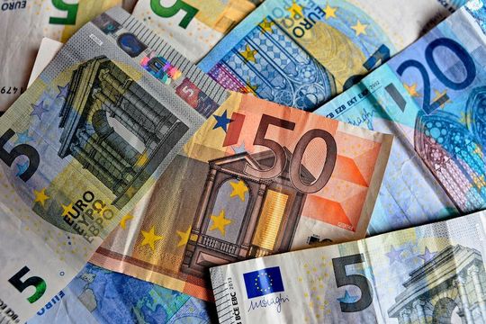 Wieviel verdienen Berufseinsteiger nach dem Studium? Vor allem Ingenieure im Maschinenbau und der Automobilbranche können sich über viel Gehalt freuen. Wieviel verdienen Berufseinsteiger nach dem Studium? Vor allem Ingenieure im Maschinenbau und der Automobilbranche können sich über viel Gehalt freuen.