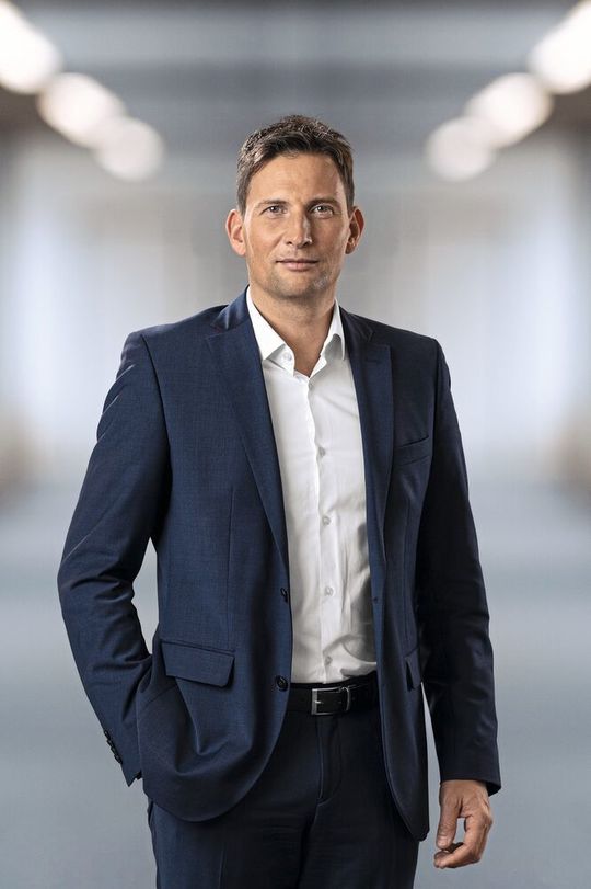 Sick verstärkt mit Dr. Tosja Zywietz den eigenen Vorstand. Er verantwortet das neue Ressort „Operations“. Sick verstärkt mit Dr. Tosja Zywietz den eigenen Vorstand. Er verantwortet das neue Ressort „Operations“.
