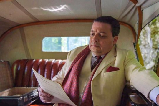 Die BMW Group hat die Dreharbeiten zum Film mit Requisiten und ihrem Firmenarchiv unterstützt.