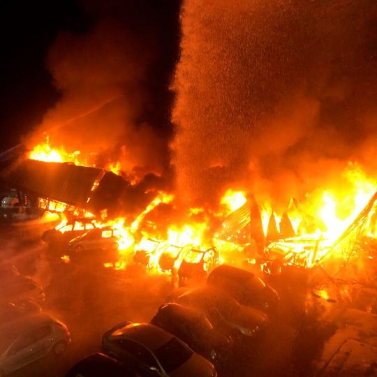 Großbrand in einer für Oldtimer genutzten Garage in Langenargen am Bodensee. Großbrand in einer für Oldtimer genutzten Garage in Langenargen am Bodensee.