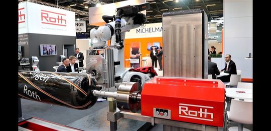 Auf der JEC in Paris präsentiert Roth Composite vom 3. bis 5. März unter anderem wie die Organoblechherstellung und das Faserwickeln (Bild) für den FVK-Leichtbau wirtschaftlicher ablaufen können. Halle 5 am Stand S30. Auf der JEC in Paris präsentiert Roth Composite vom 3. bis 5. März unter anderem wie die Organoblechherstellung und das Faserwickeln (Bild) für den FVK-Leichtbau wirtschaftlicher ablaufen können. Halle 5 am Stand S30.