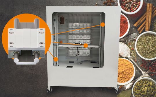 Die Drylin W-Linearführungen sorgen für eine schmiermittelfreie Verstellung im Gewürzautomaten. Die Drylin W-Linearführungen sorgen für eine schmiermittelfreie Verstellung im Gewürzautomaten.