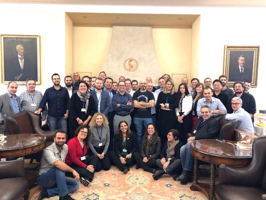 Kick-Off-Treffen für das NEANIAS-Projekt im November 2019 in Athen, an dem Teilnehmer der 20 Mitgliedsorganisationen aus 9 Ländern teilnahmen. Kick-Off-Treffen für das NEANIAS-Projekt im November 2019 in Athen, an dem Teilnehmer der 20 Mitgliedsorganisationen aus 9 Ländern teilnahmen.