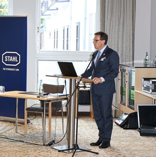 Impressionen des Stahl Expertenforum vom letzten Jahr in Stromberg: Rund 90 Ex-Schutzexperten trafen sich zum Informationsaustausch. Impressionen des Stahl Expertenforum vom letzten Jahr in Stromberg: Rund 90 Ex-Schutzexperten trafen sich zum Informationsaustausch.