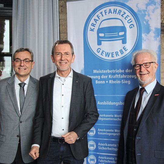 Neujahrsempfang der Kfz-Innung Bonn Rhein-Sieg: (v. li.) Hauptgeschäftsführer Oliver Krämer, Landesverbandspräsident Frank Mund und Obermeister Manfred Jansen. Neujahrsempfang der Kfz-Innung Bonn Rhein-Sieg: (v. li.) Hauptgeschäftsführer Oliver Krämer, Landesverbandspräsident Frank Mund und Obermeister Manfred Jansen.