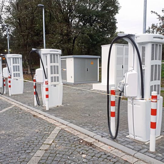 Damit sich Ladesäulen lohnen, müssen sie auch genutzt werden. Damit sich Ladesäulen lohnen, müssen sie auch genutzt werden.