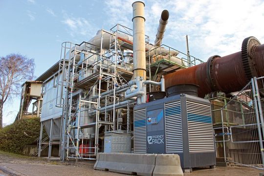 Mit den Efficiency Packs von Orcan Energy lässt sich Abwärme zu Strom umwandeln – so wie hier in den Adolf Gottfried Tonwerken bei Coburg. Mit den Efficiency Packs von Orcan Energy lässt sich Abwärme zu Strom umwandeln – so wie hier in den Adolf Gottfried Tonwerken bei Coburg.