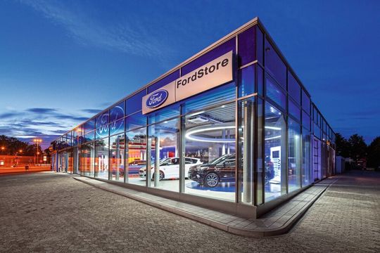 Teil der Standort-Neuordnung bei Graf Hardenberg: Der neue Ford-Store in Karlsruhe an der Rheinstraße. Teil der Standort-Neuordnung bei Graf Hardenberg: Der neue Ford-Store in Karlsruhe an der Rheinstraße.