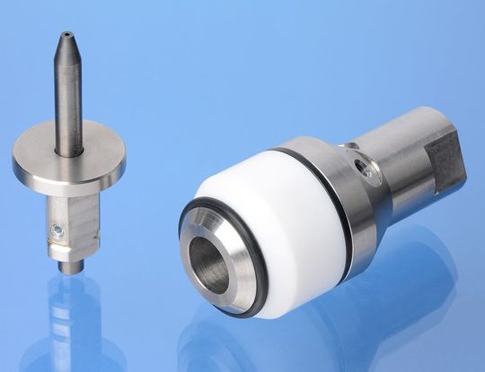 Das modulare Adaptersystem für den Schneidkopf erleichtert laut IPT sowohl die Montage als auch die Voreinstellung des Fokussierrohrs. Im Falle einer Kollision mit dem Werkstück müsste außerdem nicht mehr länger der komplette Schneidkopf, sondern nur das Fokussierrohr und der Adapter ausgewechselt werden.