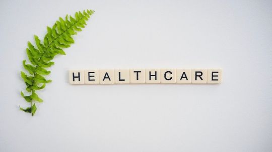 Health Care Unternehmen können Social Media Kanäle strategisch nutzen, um mit ihren Zielgruppen in Kontakt zu treten und ein Vertrauensverhältnis aufzubauen. Health Care Unternehmen können Social Media Kanäle strategisch nutzen, um mit ihren Zielgruppen in Kontakt zu treten und ein Vertrauensverhältnis aufzubauen.
