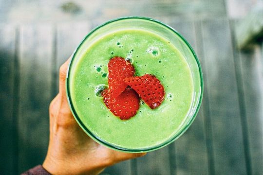 Um den Körper zu entgiften, schwören viele Menschen auf viel Obst und Gemüse – doch wie funktioniert Detox eigentlich auf molekularer Basis? (Symbolbild) Um den Körper zu entgiften, schwören viele Menschen auf viel Obst und Gemüse – doch wie funktioniert Detox eigentlich auf molekularer Basis? (Symbolbild)