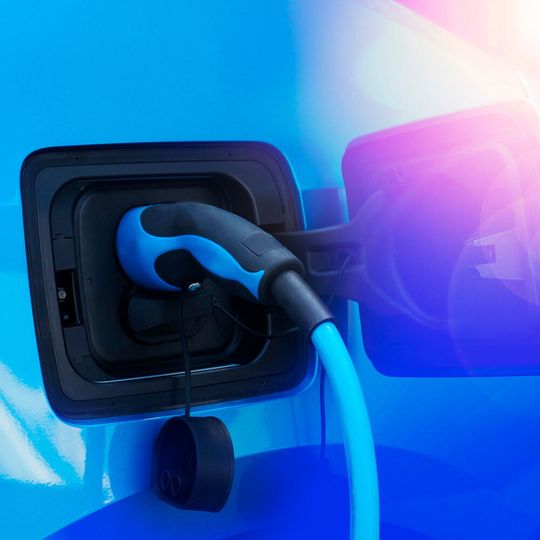 Der TÜV Rheinland berät Kommunen und Unternehmen in Bezug auf den Aufbau der Infrastruktur für die E-Mobilität. Der TÜV Rheinland berät Kommunen und Unternehmen in Bezug auf den Aufbau der Infrastruktur für die E-Mobilität.
