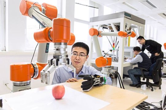 Viele asiatische Länder, insbesondere die Volksrepublik China, investieren immer mehr in Forschung und Entwicklung. Viele asiatische Länder, insbesondere die Volksrepublik China, investieren immer mehr in Forschung und Entwicklung.