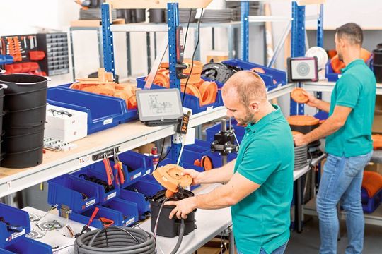 Der Utility-Film von memex fungiert als eine Art digitale Arbeitsanweisung, die den Anwender Schritt für Schritt durch die Abläufe führt. Der Utility-Film von memex fungiert als eine Art digitale Arbeitsanweisung, die den Anwender Schritt für Schritt durch die Abläufe führt.