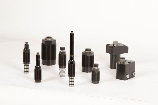 Diese Abstützelemente von Roemheld, die auch auf der Metav 2020 zu sehen sind, sorgen dafür, dass sich Werkstücke bei der Bearbeitung nicht durchbiegen und sie kompensieren auch Vibrationen, heißt es. Mit besonders schlanken Abstützelementen (Mitte) habe man auch mit schwer zugänglichen Flächen keine Probleme. Diese Abstützelemente von Roemheld, die auch auf der Metav 2020 zu sehen sind, sorgen dafür, dass sich Werkstücke bei der Bearbeitung nicht durchbiegen und sie kompensieren auch Vibrationen, heißt es. Mit besonders schlanken Abstützelementen (Mitte) habe man auch mit schwer zugänglichen Flächen keine Probleme.