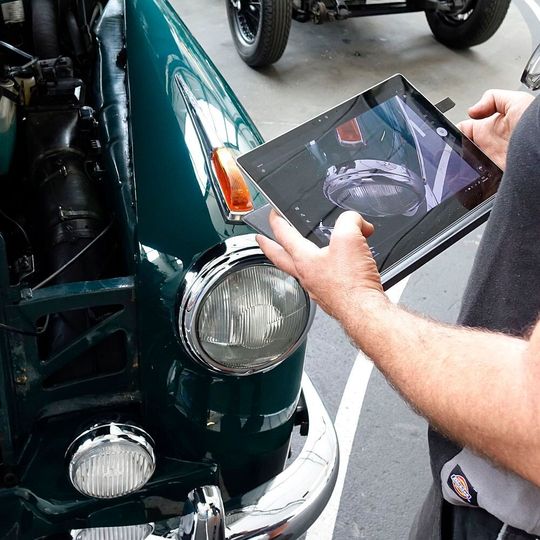 Digitalisierung und Oldtimerrestaurierung – auch das passt zusammen. Digitalisierung und Oldtimerrestaurierung – auch das passt zusammen.
