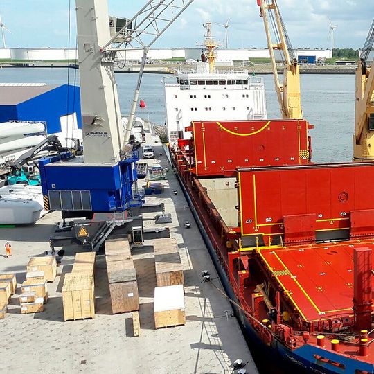 Am Terminal in Maasvlakte wird Rhenus zukünftig vier Hochleistungskräne betreiben. Am Terminal in Maasvlakte wird Rhenus zukünftig vier Hochleistungskräne betreiben.