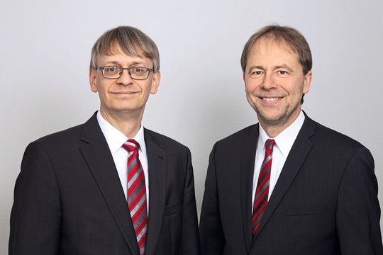 Dr. Rudo Grimm bildet nun gemeinsam mit Dr. Matthias Lenord die Doppelspitze des Spezialisten für Bewegungssensorik und integrierte Antriebstechnik. Dr. Rudo Grimm bildet nun gemeinsam mit Dr. Matthias Lenord die Doppelspitze des Spezialisten für Bewegungssensorik und integrierte Antriebstechnik.