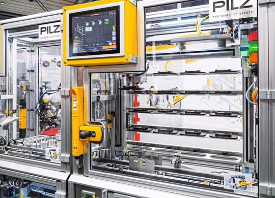 In der Seminarreihe „Sichere Automation“ des Automatisierungsexperten Pilz aus Ostfildern steht die CE-Kennzeichnung am Praxisbeispiel „Schutztür“ im Fokus. In der Seminarreihe „Sichere Automation“ des Automatisierungsexperten Pilz aus Ostfildern steht die CE-Kennzeichnung am Praxisbeispiel „Schutztür“ im Fokus.