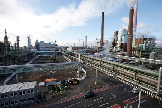 Auf der Baustelle für die neue Gasturbinenanlage haben die Pfahlbohrarbeiten für die Fundamente begonnen. Auf der Baustelle für die neue Gasturbinenanlage haben die Pfahlbohrarbeiten für die Fundamente begonnen.