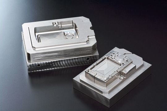Moule d'injection pour un boîtier d'appareil photo fabriqué avec le procédé Lumex. Moule d'injection pour un boîtier d'appareil photo fabriqué avec le procédé Lumex.