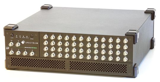 AWG-Generator mit bis zu 48 synchronen Kanälen und einer maximalen Ausgangsrate von 125 MS/s. AWG-Generator mit bis zu 48 synchronen Kanälen und einer maximalen Ausgangsrate von 125 MS/s.