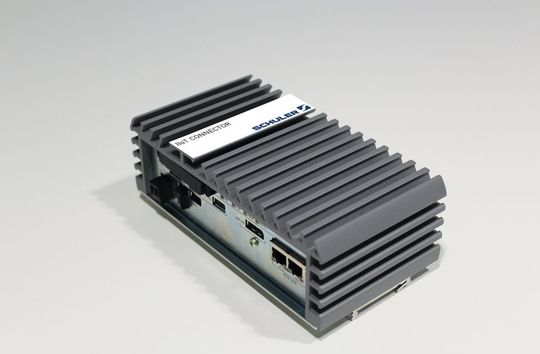 Der IIoT-Connector, der an die Pressensteuerung angeschlossen wird, lädt die Daten verschlüsselt ins Internet hoch. Der IIoT-Connector, der an die Pressensteuerung angeschlossen wird, lädt die Daten verschlüsselt ins Internet hoch.