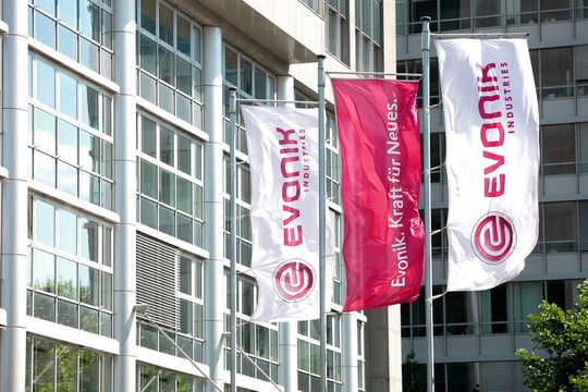 Evonik hat die Übernahme des US-Unternehmens Peroxy Chem für 579 Millionen Euro erfolgreich vollzogen. Evonik hat die Übernahme des US-Unternehmens Peroxy Chem für 579 Millionen Euro erfolgreich vollzogen.