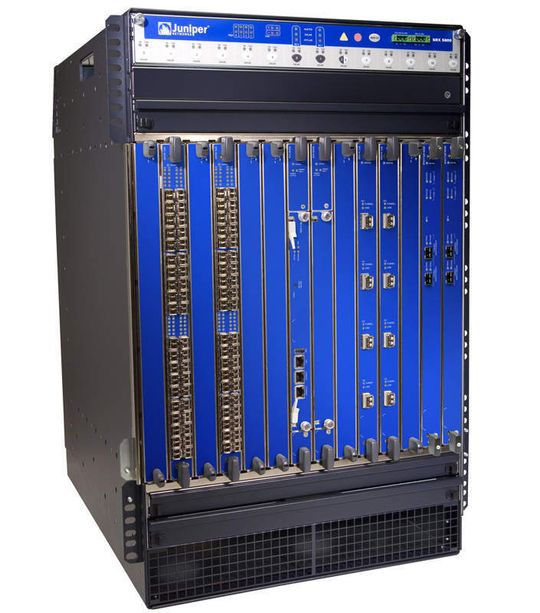 Kompakte Sicherheit plus Routing: SRX 5800 Kompakte Sicherheit plus Routing: SRX 5800