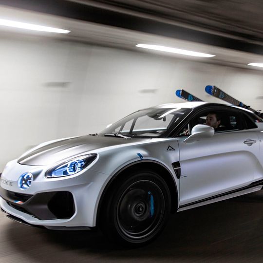 Ein besonderes Ausstellungsstück präsentierte Alpine mit dem A110 Sports-X. Ein besonderes Ausstellungsstück präsentierte Alpine mit dem A110 Sports-X.
