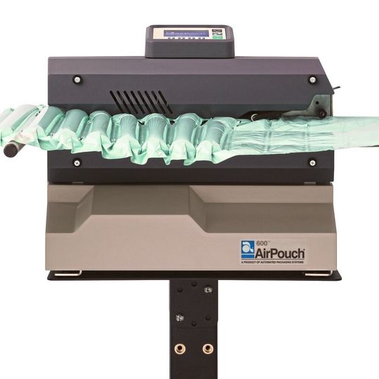 Nachhaltig und high speed: Luftpolster "on demand" aus "GeoTech"-Recyclingfolie. Nachhaltig und high speed: Luftpolster "on demand" aus "GeoTech"-Recyclingfolie.
