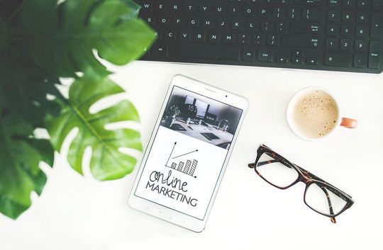 Auch gegenüber dem Vorjahresquartal ist die Zahl der Stellenangebote im Bereich Sales und Marketing gesunken. Bei allen untersuchten Positionen gab der Index-Wert zweistellig nach. Auch gegenüber dem Vorjahresquartal ist die Zahl der Stellenangebote im Bereich Sales und Marketing gesunken. Bei allen untersuchten Positionen gab der Index-Wert zweistellig nach.