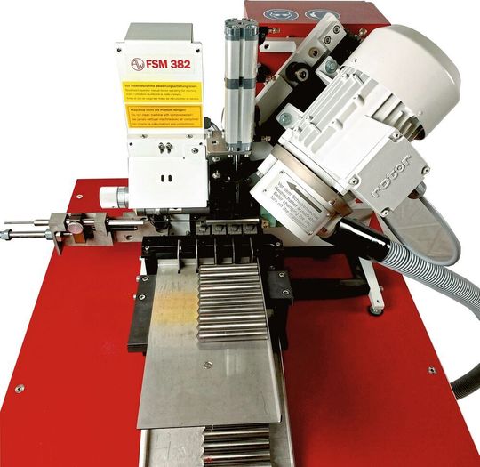 Die Fasenschleifmaschine SM 382A von Anton Wimmer Maschinenfabrik ist auf der Grindtec 2020 in Halle 2 am Stand 2108 zu erleben. Der Schleifautomat ist laut Hersteller die logische Weiterentwicklung des bisher vorhandenen manuellen Systems FSM 382M. Die Fasenschleifmaschine SM 382A von Anton Wimmer Maschinenfabrik ist auf der Grindtec 2020 in Halle 2 am Stand 2108 zu erleben. Der Schleifautomat ist laut Hersteller die logische Weiterentwicklung des bisher vorhandenen manuellen Systems FSM 382M.