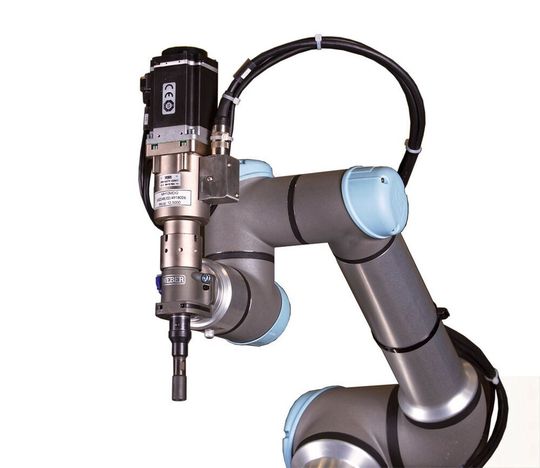Die neue SEV-P wird laut Weber Schraubautomaten vor allem als Pick&Place-System in Kombination mit Leichtbauroboter-Systemen eingesetzt und kann dabei Schraubelemente in beliebiger Größe verarbeiten, die dazu vereinzelt bereitgestellt werden. Die neue SEV-P wird laut Weber Schraubautomaten vor allem als Pick&Place-System in Kombination mit Leichtbauroboter-Systemen eingesetzt und kann dabei Schraubelemente in beliebiger Größe verarbeiten, die dazu vereinzelt bereitgestellt werden.