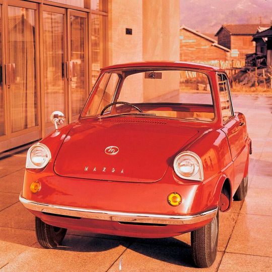 Der japanische Autobauer Madza besteht seit 100 Jahren. 1960 brachte der Hersteller den kleinen R360 auf dem Markt, der sich als Marktführer bei den Kei-Cars positionierte. Der japanische Autobauer Madza besteht seit 100 Jahren. 1960 brachte der Hersteller den kleinen R360 auf dem Markt, der sich als Marktführer bei den Kei-Cars positionierte.