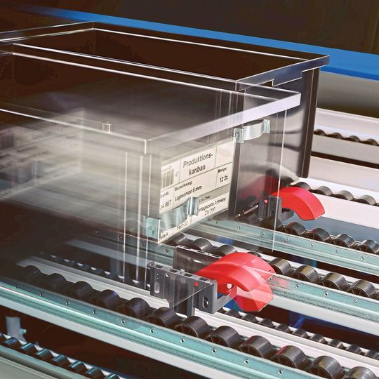 Der Funklagesensor dient bei mobilen E-Kanban-Systemen zur Abfrage des Füllstands in Kanban-Regalen. Der Funklagesensor dient bei mobilen E-Kanban-Systemen zur Abfrage des Füllstands in Kanban-Regalen.