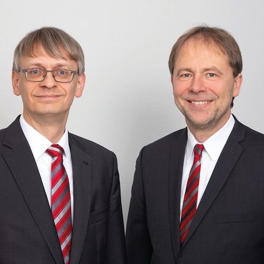 Dr. Rudo Grimm (links), Dr. Matthias Lenord: Die neue Doppelspitze von Lenord + Bauer Dr. Rudo Grimm (links), Dr. Matthias Lenord: Die neue Doppelspitze von Lenord + Bauer