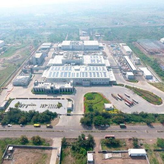 Designed as a smart factory with a high level of process automation, the new Henkel facility in Kurkumbh, India enables a wide range of Industry 4.0 applications. Designed as a smart factory with a high level of process automation, the new Henkel facility in Kurkumbh, India enables a wide range of Industry 4.0 applications.