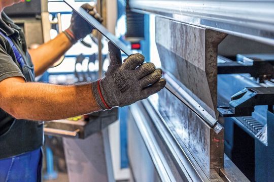 Zu wenig Aufträge? In Zukunft können Unternehmen Maschinenkapazitäten vermieten und Kurzarbeit vermeiden. Zu wenig Aufträge? In Zukunft können Unternehmen Maschinenkapazitäten vermieten und Kurzarbeit vermeiden.