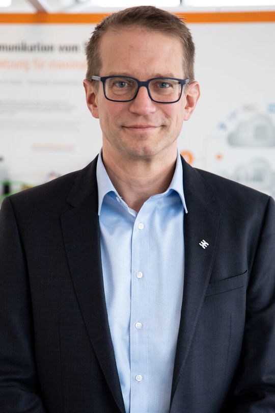 Dr. Thomas Bürger hat bei Weidmüller die Leitung der Division Automation Products & Solutions (APS) sowie die Geschäftsführung der Weidmüller GTI Software GmbH übernommen. Dr. Thomas Bürger hat bei Weidmüller die Leitung der Division Automation Products & Solutions (APS) sowie die Geschäftsführung der Weidmüller GTI Software GmbH übernommen.