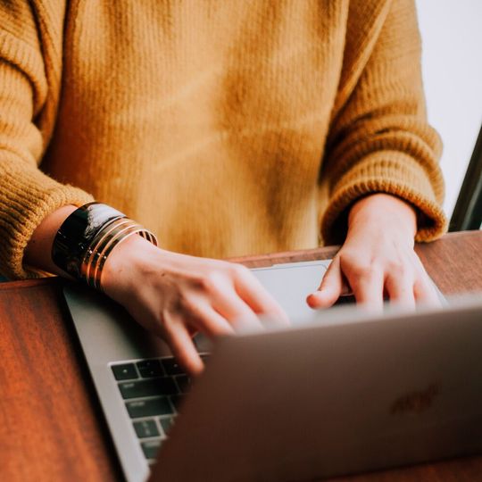 Rund 1.600 Marketingexperten und Entscheider aus 14 Branchen wurden zu den Trends im B2B-Marketing für 2020 sowie zu wichtigen informationsquellen befragt. Rund 1.600 Marketingexperten und Entscheider aus 14 Branchen wurden zu den Trends im B2B-Marketing für 2020 sowie zu wichtigen informationsquellen befragt.
