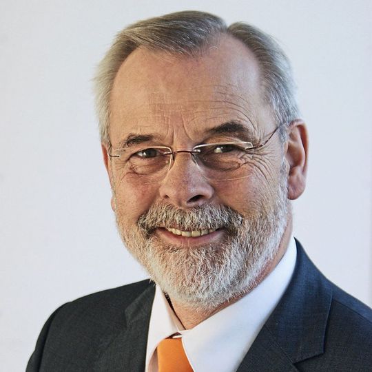 Peter Kazander baute die Logimat als Messeleiter von Anfang an mit auf. Seit 2014 ist er bei der Euroexpo für die Auslandsgeschäfte zuständig. Peter Kazander baute die Logimat als Messeleiter von Anfang an mit auf. Seit 2014 ist er bei der Euroexpo für die Auslandsgeschäfte zuständig.