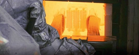 Die hohen Temperaturen beim Gießen haben zu den besonderen Herausforderungen für den Robotereinsatz gehört. Die hohen Temperaturen beim Gießen haben zu den besonderen Herausforderungen für den Robotereinsatz gehört.