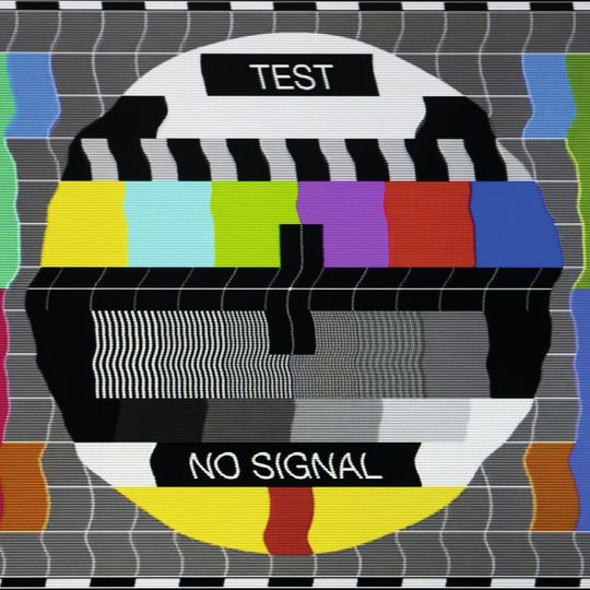 Signalübertragung: Ungeschirmte Twisted-Pair-Kabel (UTP) führen zu vagabundierenden Strömen und Antennenstrukturen und beeinträchtigen so die Störsicherheit (EMV) in Auto und Industrie. Signalübertragung: Ungeschirmte Twisted-Pair-Kabel (UTP) führen zu vagabundierenden Strömen und Antennenstrukturen und beeinträchtigen so die Störsicherheit (EMV) in Auto und Industrie.