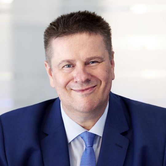 Hannes Niederhauser: CEO bei Kontron und Vorstandsvorsitzender der S&T-Gruppe Hannes Niederhauser: CEO bei Kontron und Vorstandsvorsitzender der S&T-Gruppe
