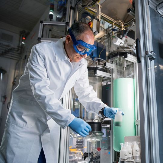 BASF forscht weltweit an Kathodenmaterialien für hochleistungsfähige Lithium-Ionen-Batterien. BASF forscht weltweit an Kathodenmaterialien für hochleistungsfähige Lithium-Ionen-Batterien.