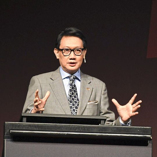 Arif Havas Oegroseno, Botschafter der Republik Indonesien: „Südostasien wird bis 2025 auf 300 Mrd. US-Dollar im Internetgeschäft wachsen.“ Arif Havas Oegroseno, Botschafter der Republik Indonesien: „Südostasien wird bis 2025 auf 300 Mrd. US-Dollar im Internetgeschäft wachsen.“